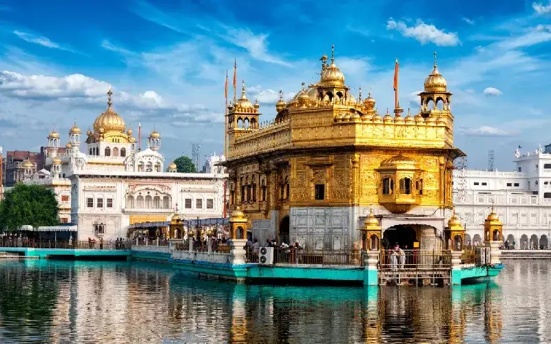 Tempio d'Oro di Amritsar: Il Santuario Più Sacro dell'India
